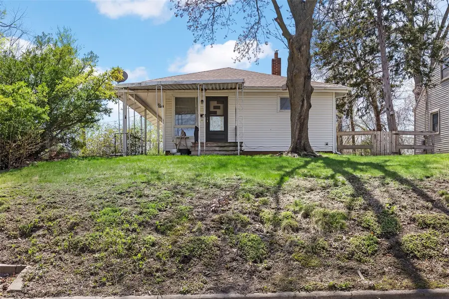 1285 30th Street Ne, Cedar Rapids, IA 52402 - #2