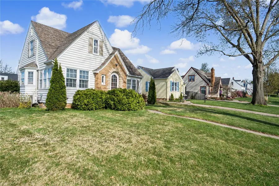 526 Longwood Drive Ne, Cedar Rapids, IA 52402 - #2