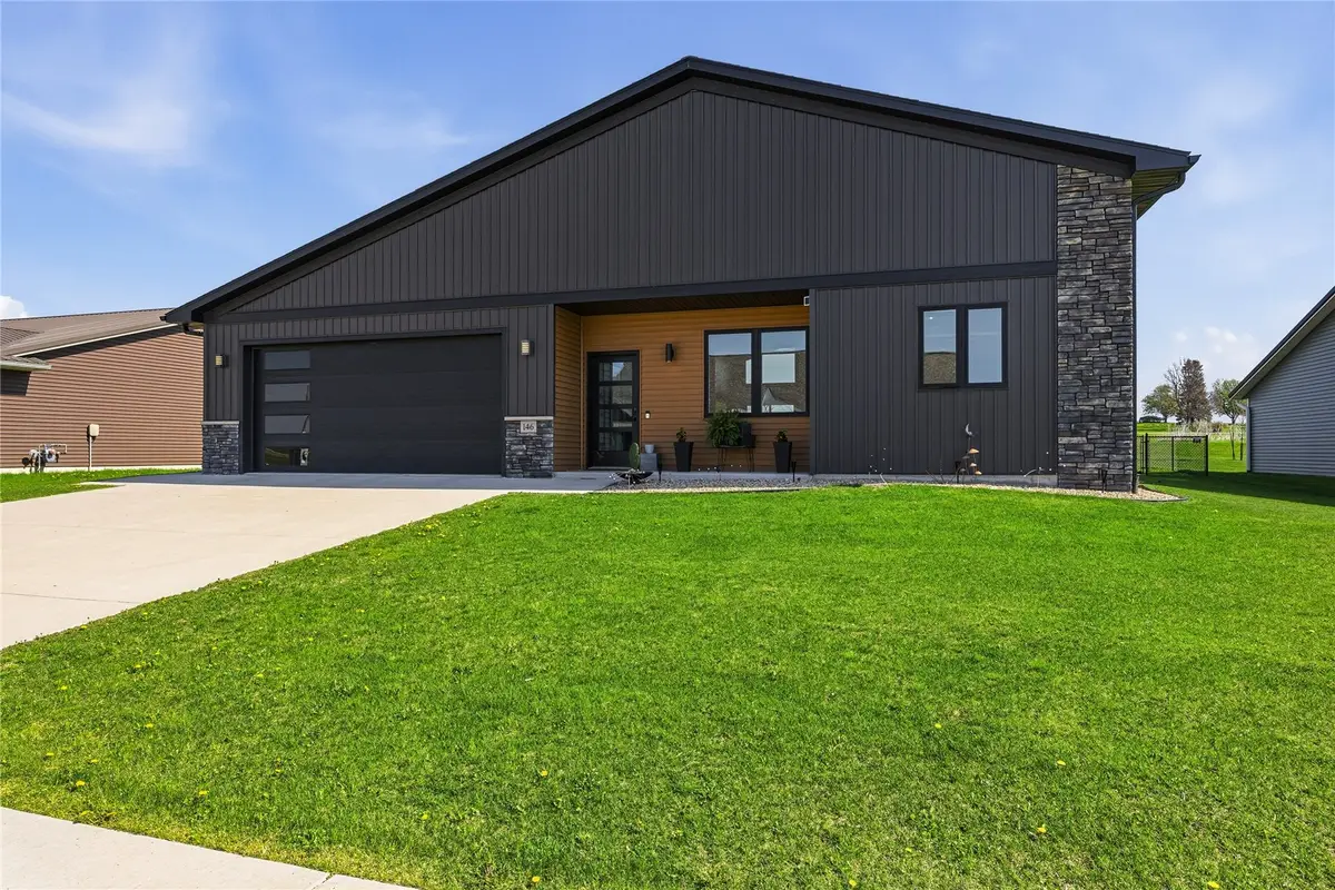 146 Towne Centre Drive, Urbana, IA 52345 - #1