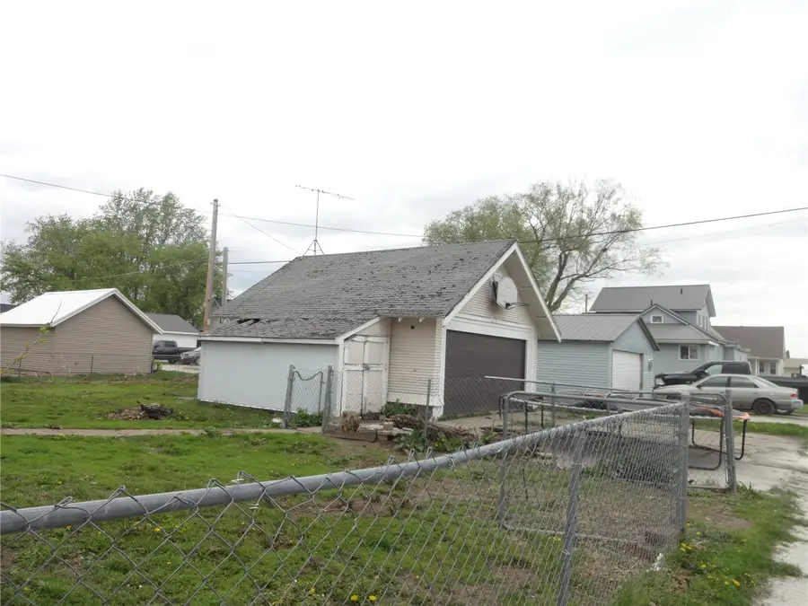 399 E Washington Street, Marengo, IA 52301 - #3