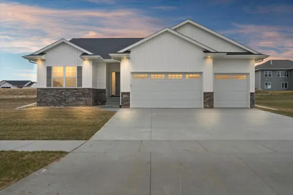 100 S Seven Oaks Road, North Liberty, IA 52317