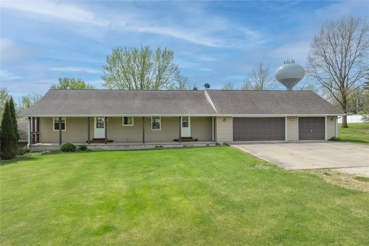 1116 E 6th Street, Vinton, IA 52349 - #1
