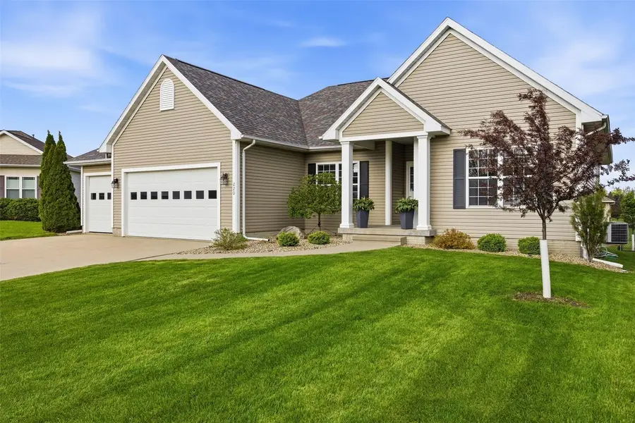 220 16th Ave Court, Hiawatha, IA 52233 - #2