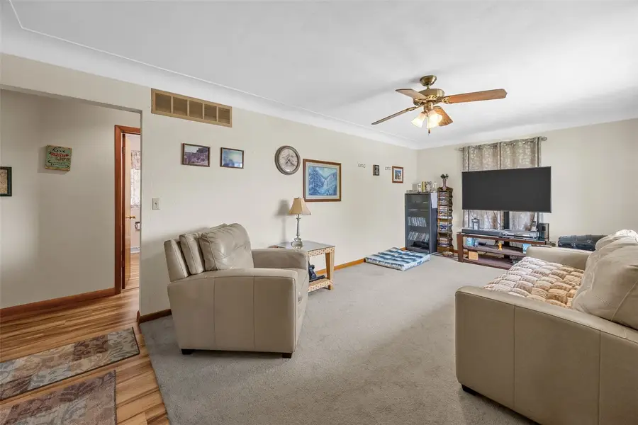205 26th Avenue Sw, Cedar Rapids, IA 52404 - #3