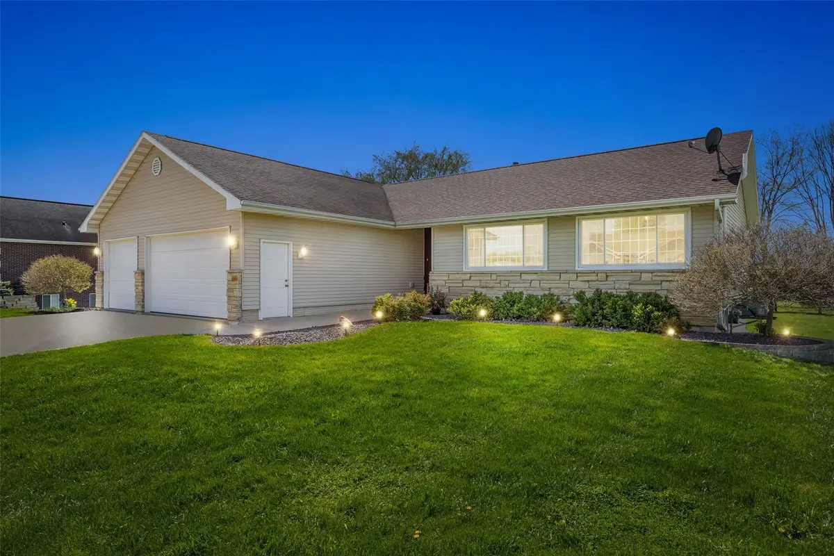 800 Kaitlynn Avenue, Anamosa, IA 52205 - #1