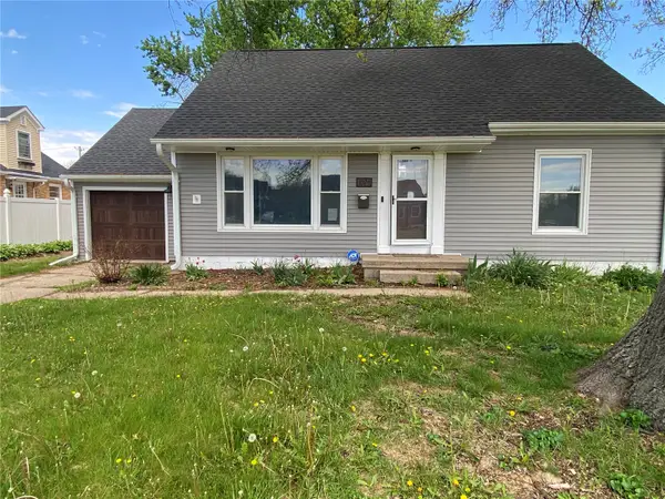 1074 27th Street Ne, Cedar Rapids, IA 52402
