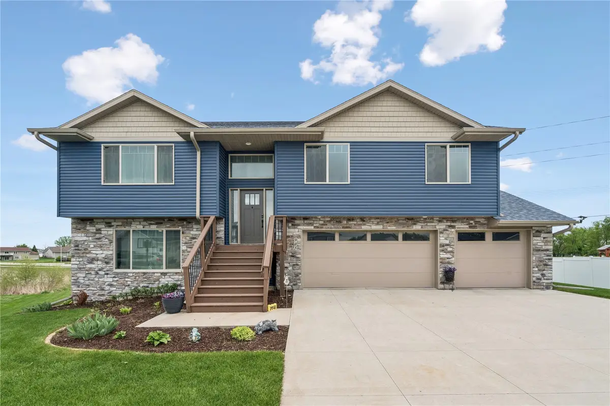 905 Carl Court, Solon, IA 52333 - #1