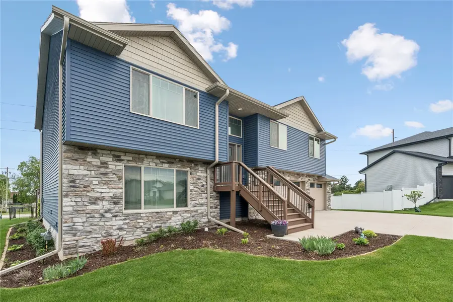 905 Carl Court, Solon, IA 52333 - #2