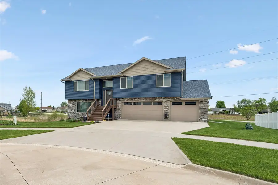 905 Carl Court, Solon, IA 52333 - #3