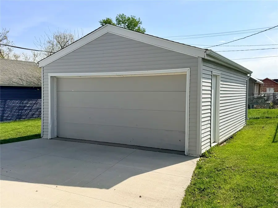 108 2nd Avenue, Newhall, IA 52315 - #2