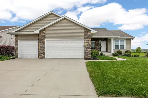 3025 Ridgeview Dr, Ely, IA 52227