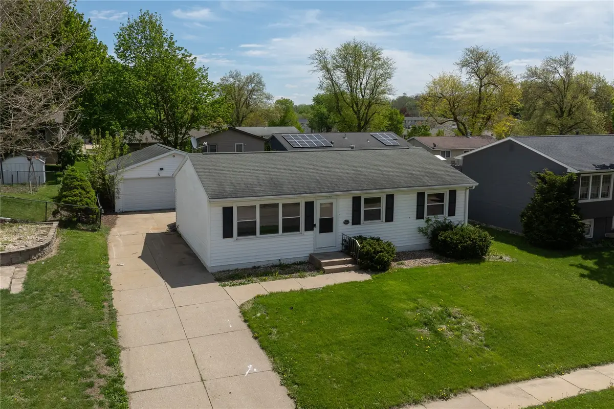 1625 South View Nw, Cedar Rapids, IA 52405 - #1