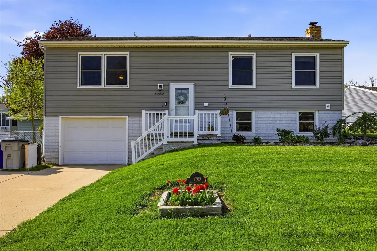 5769 Langdon Ave Sw, Cedar Rapids, IA 52404 - #1