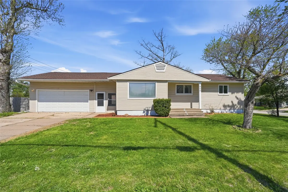 900 Old Marion Road Ne, Cedar Rapids, IA 52402 - #1
