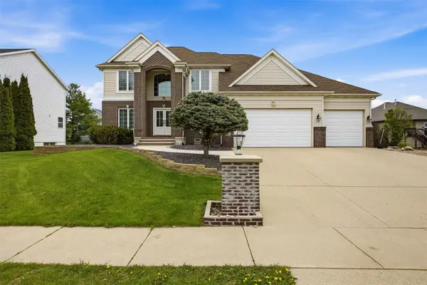 570 Landau Street, Robins, IA 52328