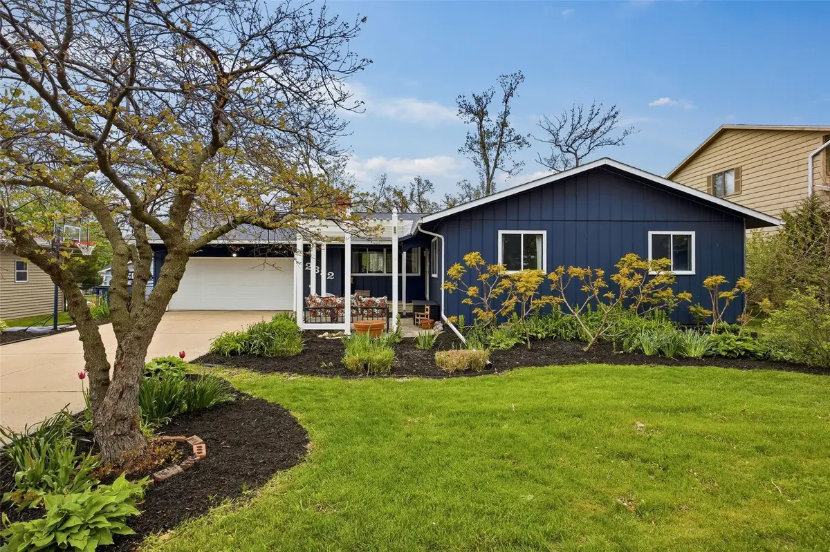2332 Fairlane Drive Ne, Cedar Rapids, IA 52402 - #1