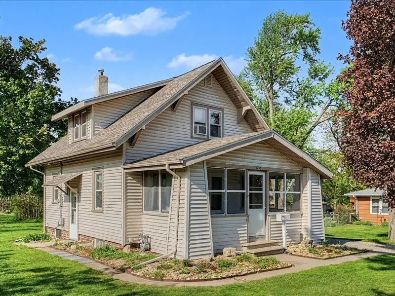 1230 30th St Ne, Cedar Rapids, IA 52403 - #1
