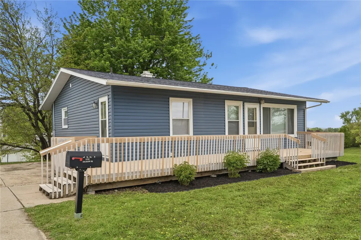 5700 Colorado Dr Sw, Cedar Rapids, IA 52404 - #1