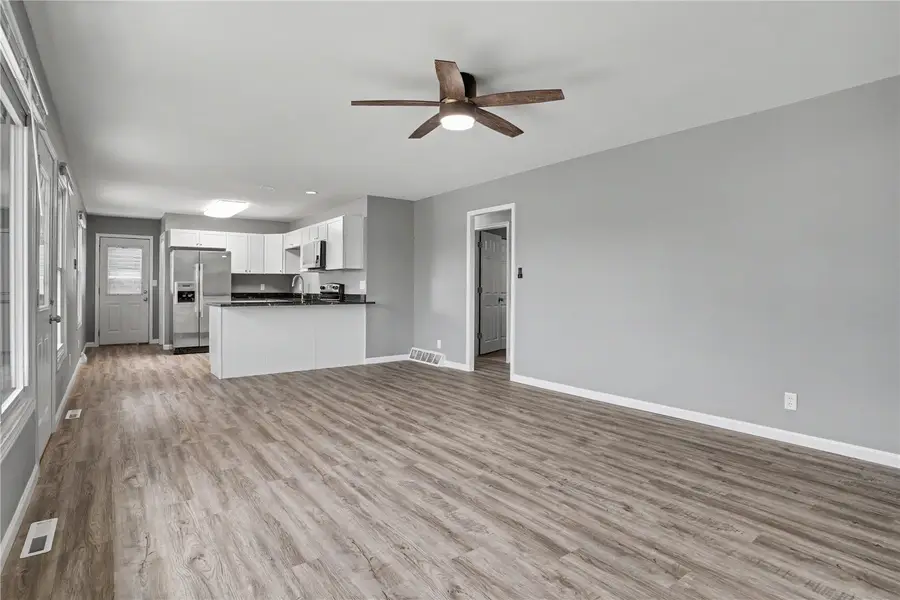 5700 Colorado Dr Sw, Cedar Rapids, IA 52404 - #3