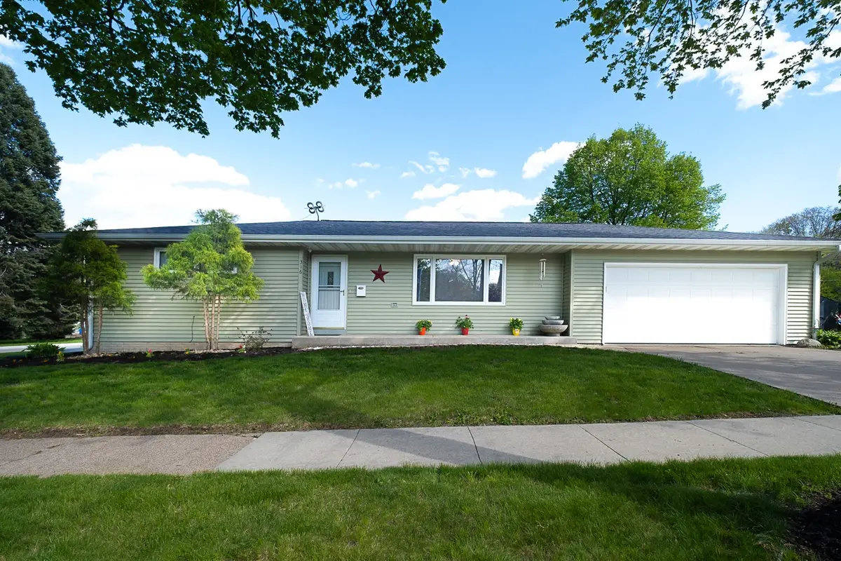 316 3rd Avenue Nw, Mount Vernon, IA 52314 - #1