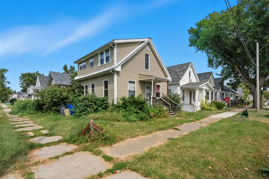 828 8th Avenue Sw, Cedar Rapids, IA 52404 - #2