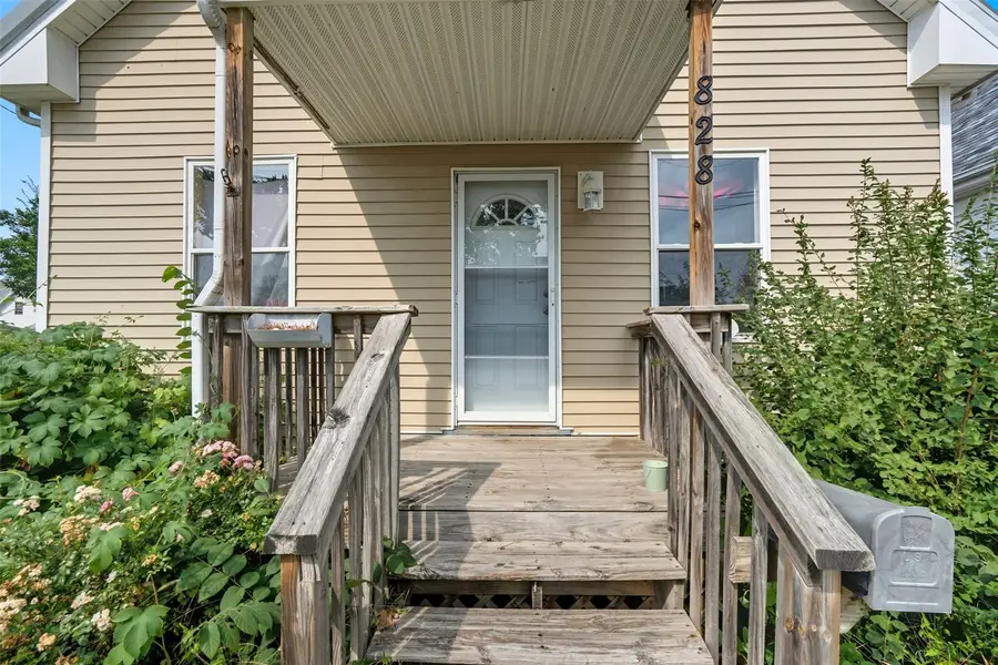 828 8th Avenue Sw, Cedar Rapids, IA 52404 - #3