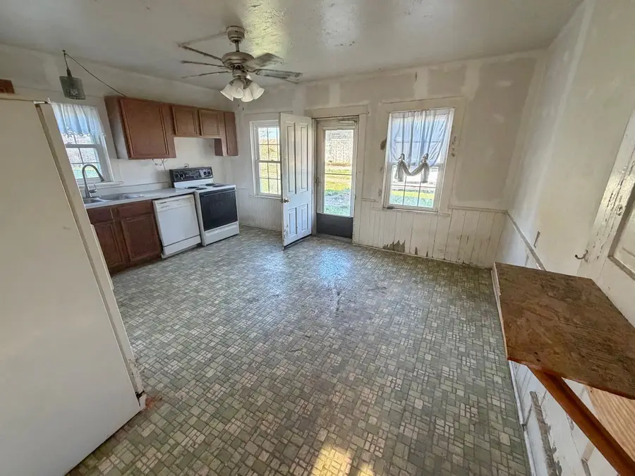 1555 77th St, Iowa, IA 52208 - #3