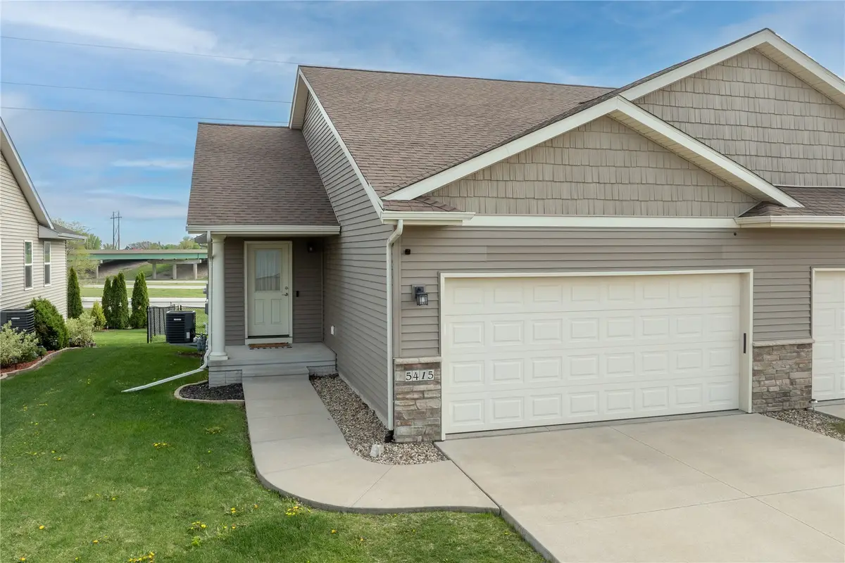 5415 Dostal Sw, Cedar Rapids, IA 52404 - #1
