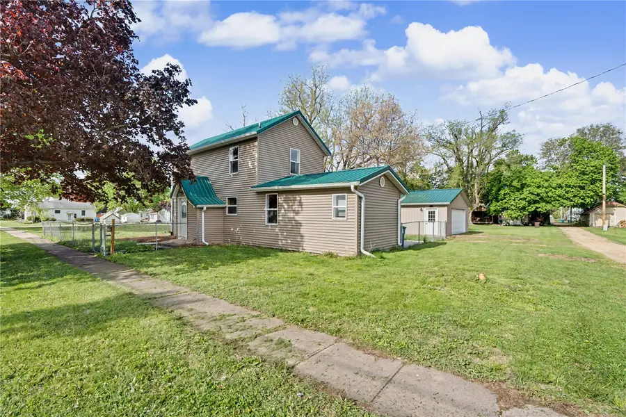 203 S Main St, Stanwood, IA 52337 - #2