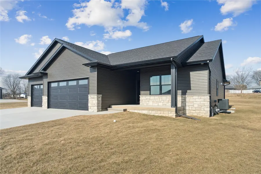 718 Pointer Circle, Center Point, IA 52213 - #3