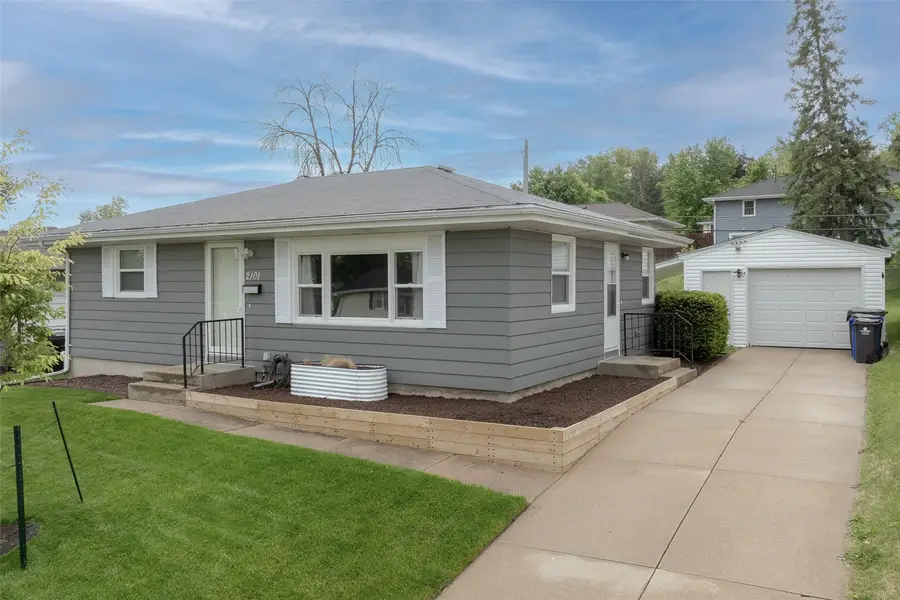 2101 Larry Drive Ne, Cedar Rapids, IA 52402 - #2