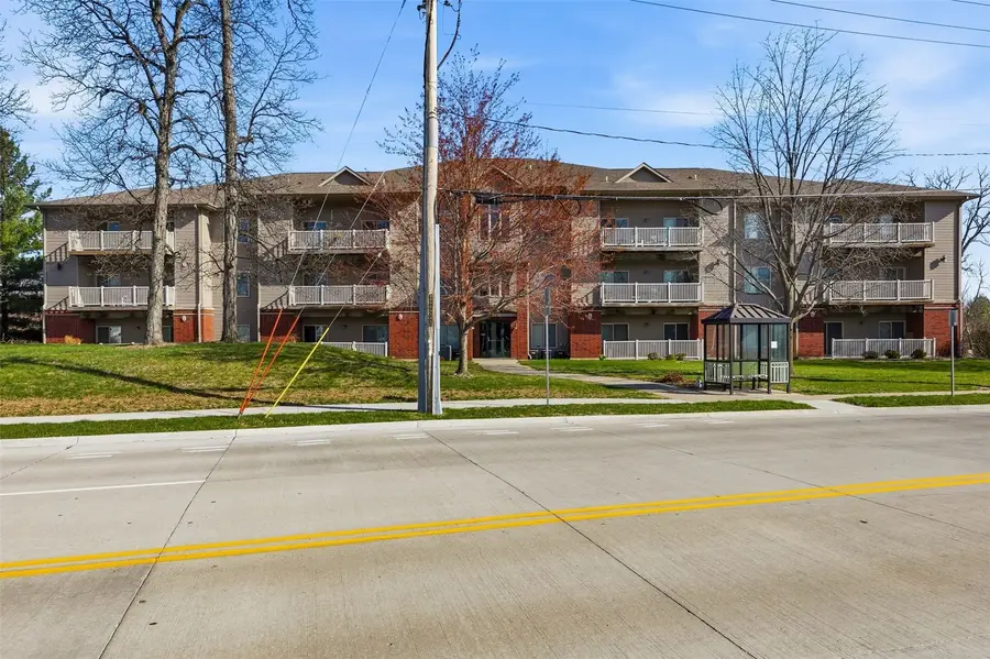 420 N 1st Ave #305, Iowa City, IA 52245 - #2
