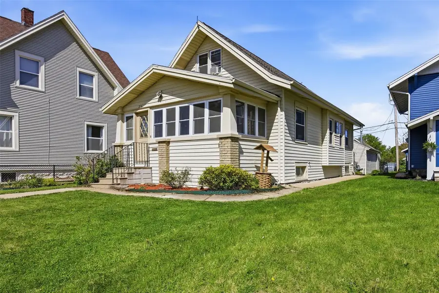 231 Highland Dr Nw, Cedar Rapids, IA 52405 - #2
