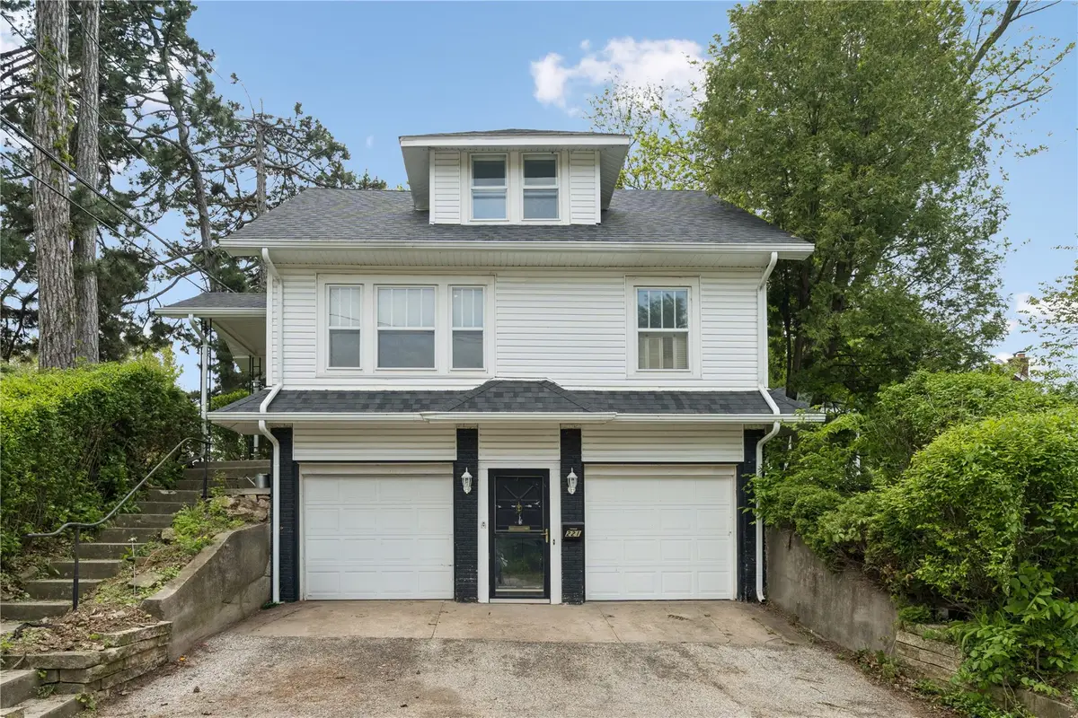 221 23rd Street Ne, Cedar Rapids, IA 52402 - #1