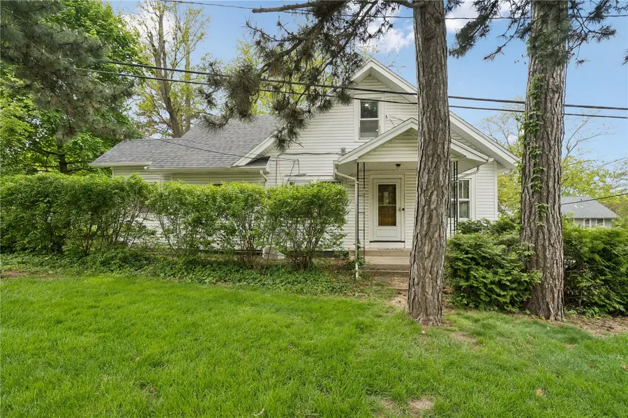 221 23rd Street Ne, Cedar Rapids, IA 52402 - #2