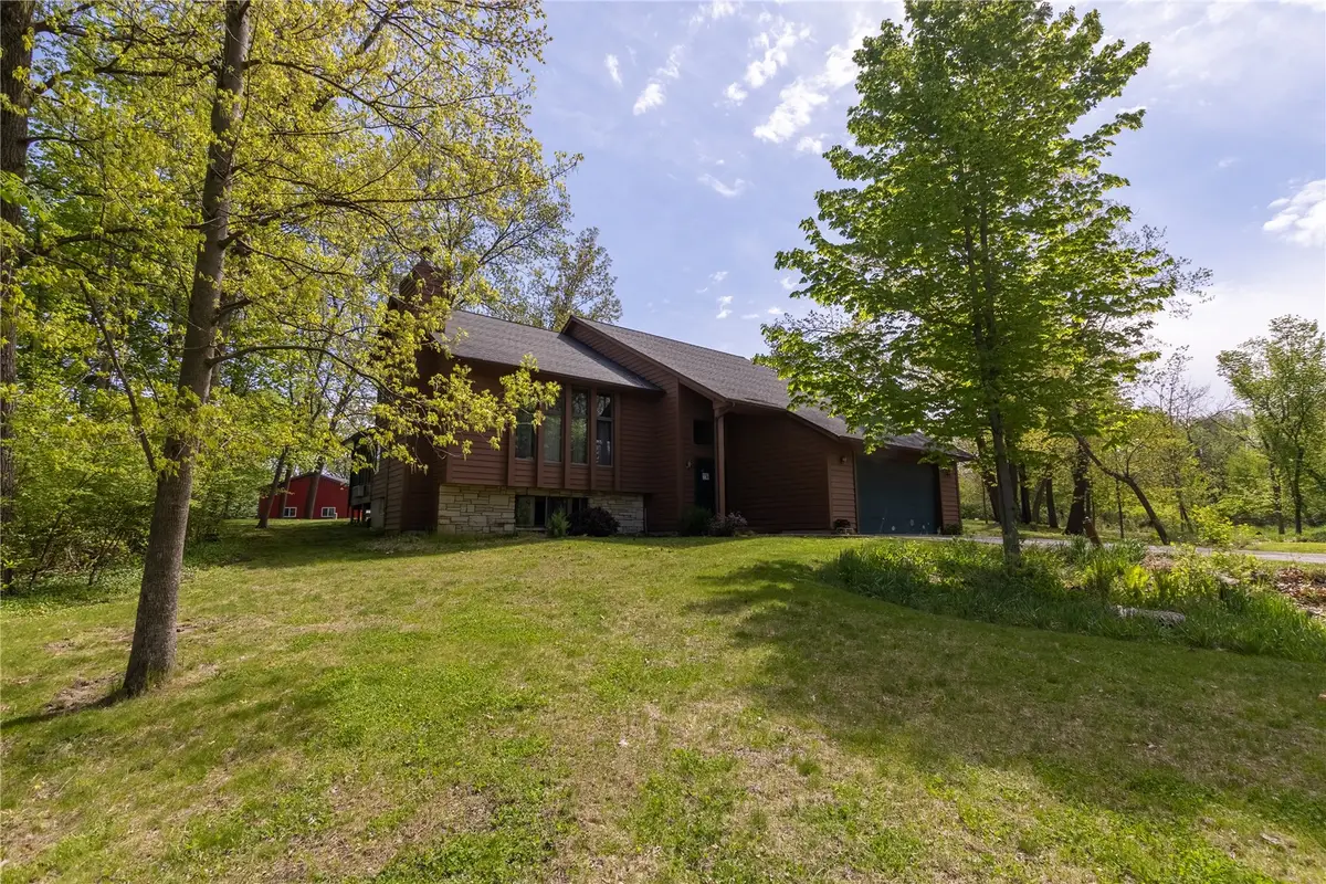 5520 Antler Dr, Cedar Rapids, IA 52411 - #1