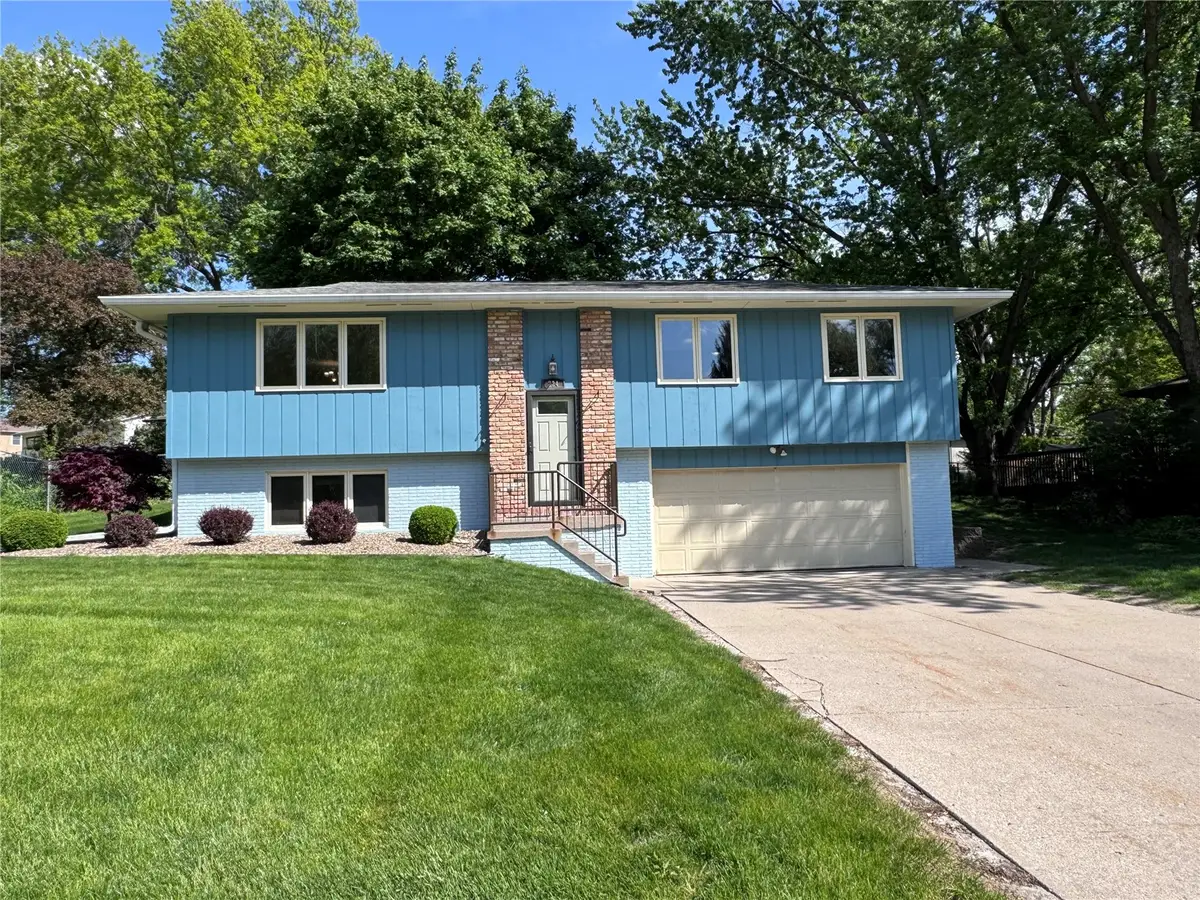 224 N Mount Vernon Drive, Iowa City, IA 52245 - #1
