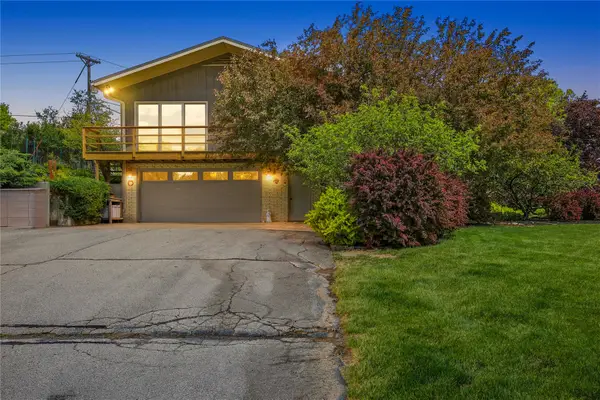 21 Fairview Knoll Ne, Iowa City, IA 52240