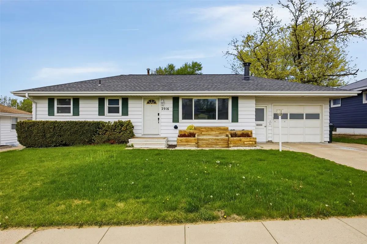2916 Schultz Drive Nw, Cedar Rapids, IA 52405 - #1