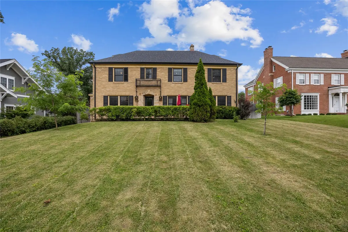 2144 Grande Avenue Se, Cedar Rapids, IA 52403 - #1