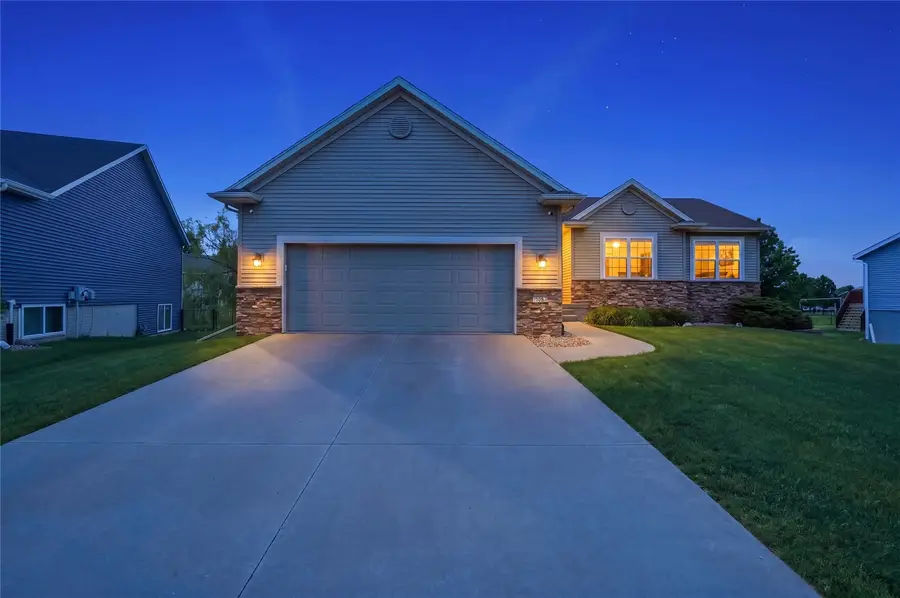 706 Limerock Drive Nw, Cedar Rapids, IA 52405 - #2