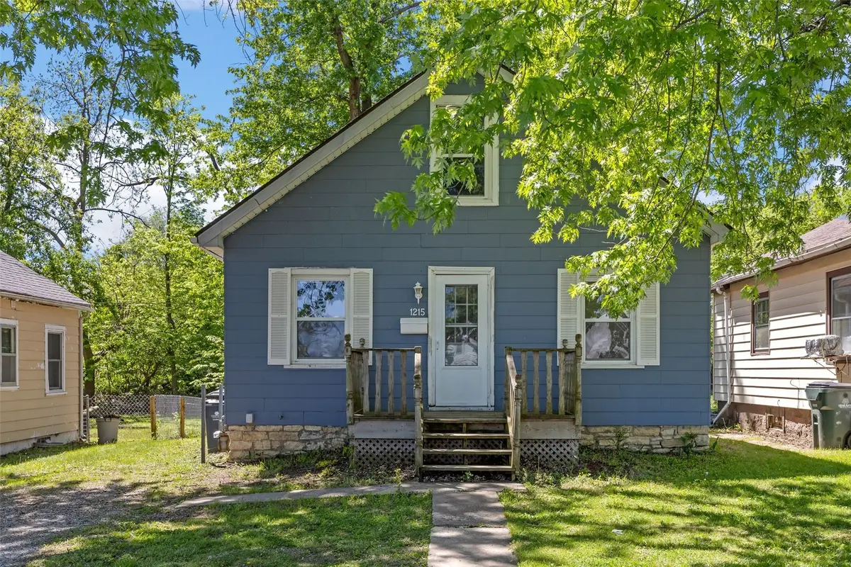 1215 19th Avenue Sw, Cedar Rapids, IA 52404 - #1
