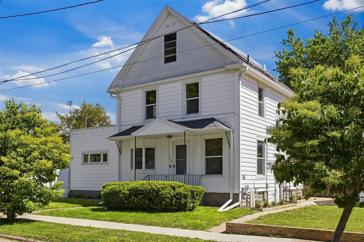 216 17th Street Ne, Cedar Rapids, IA 52402 - #1