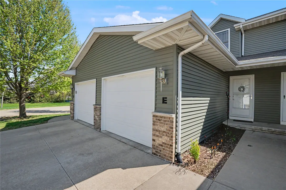 3840 37th Avenue Sw #E, Cedar Rapids, IA 52404 - #1