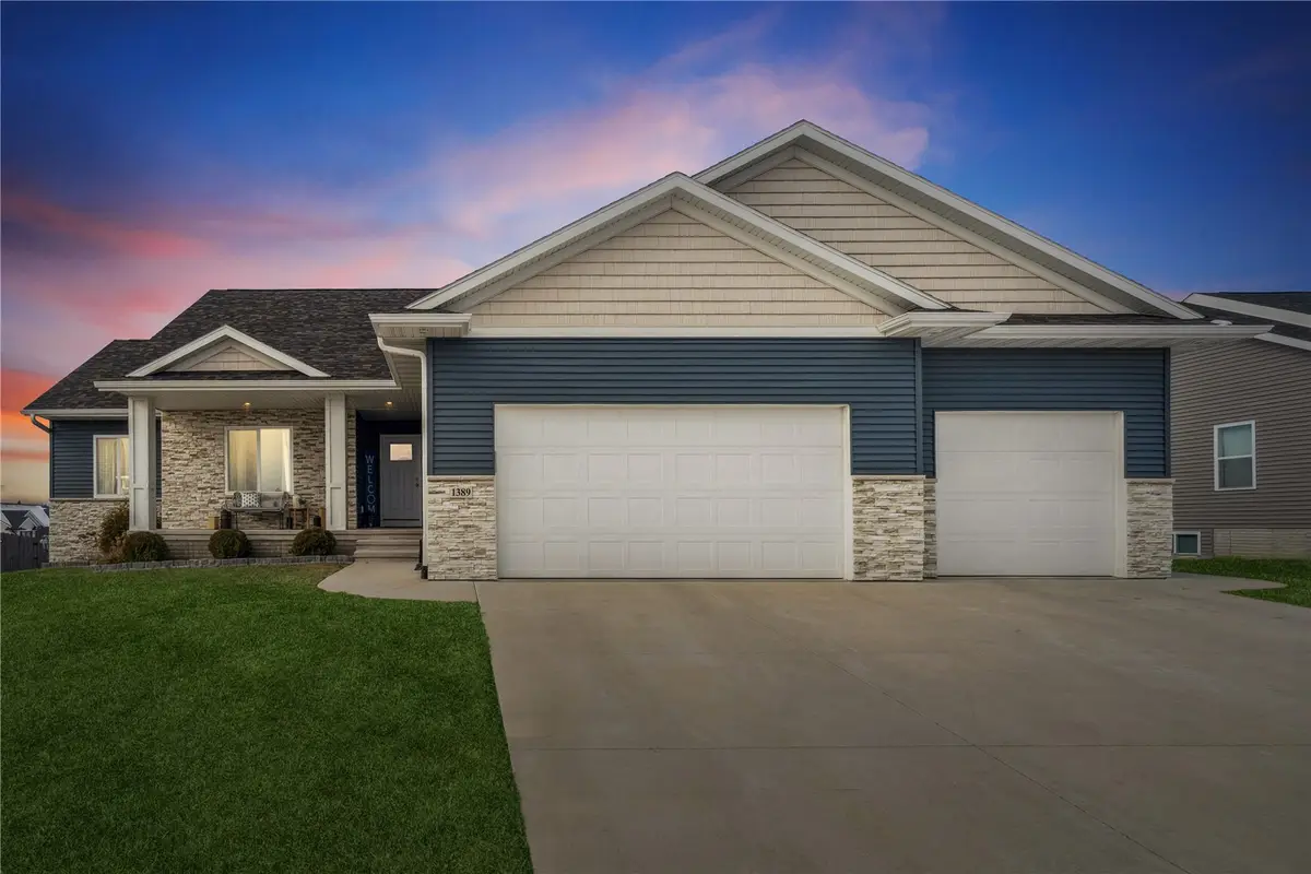 1389 Cardinal Dr, Fairfax, IA 52228 - #1