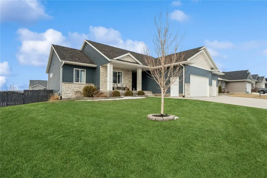 1389 Cardinal Dr, Fairfax, IA 52228 - #3