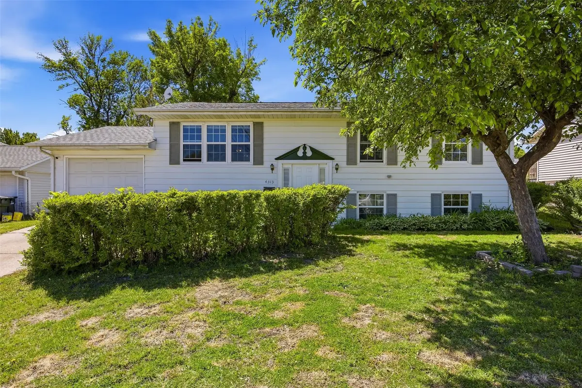 4513 Navajo Dr Ne, Cedar Rapids, IA 52402 - #1