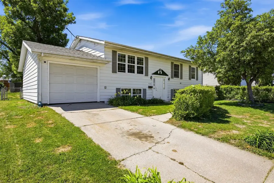 4513 Navajo Dr Ne, Cedar Rapids, IA 52402 - #2