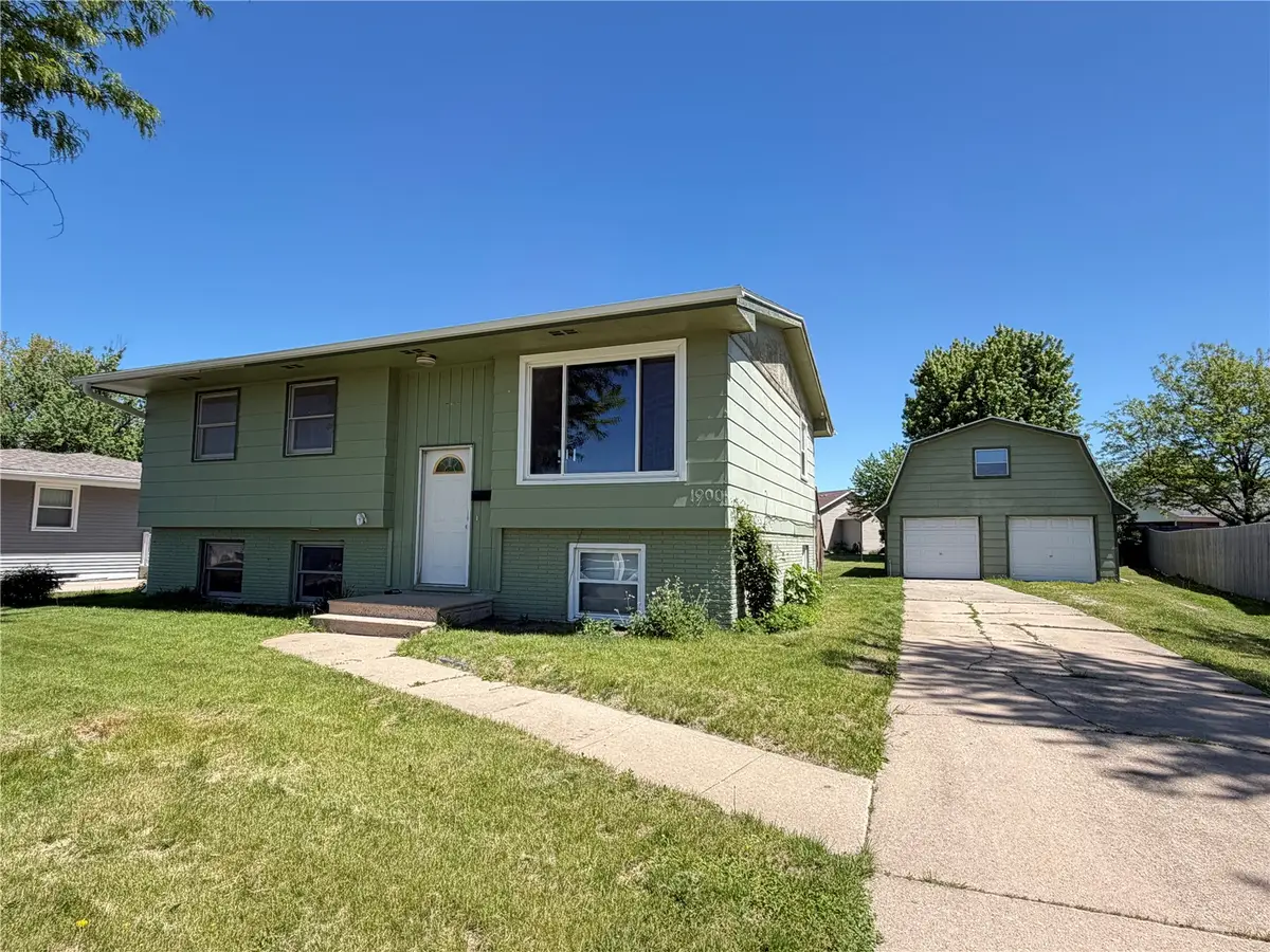 1900 Daleview Drive, Marion, IA 52302 - #1