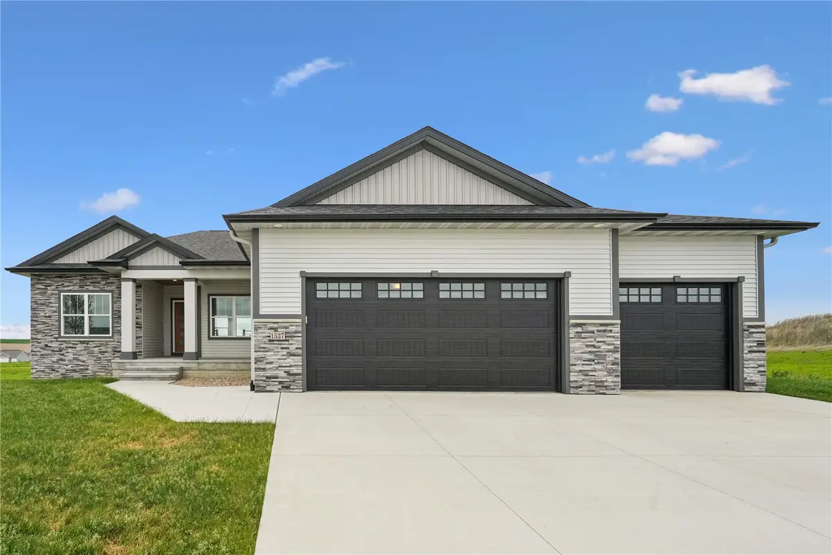 1537 Deerfield Dr, Fairfax, IA 52228 - #1
